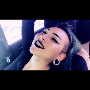 Meet your Posher, Dustin